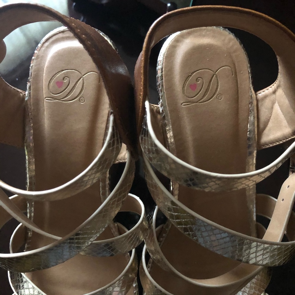 Heels - Picture 3 of 3